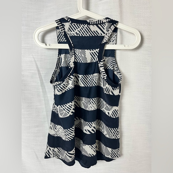 Banana Republic Sleeveless Blouse Racerback - Picture 4 of 4
